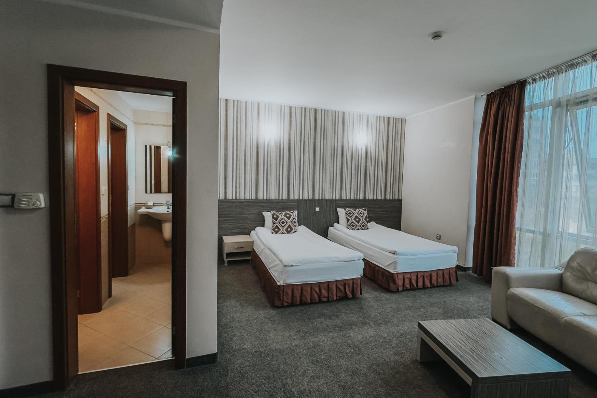 Hotel Noris Plovdiv Bagian luar foto