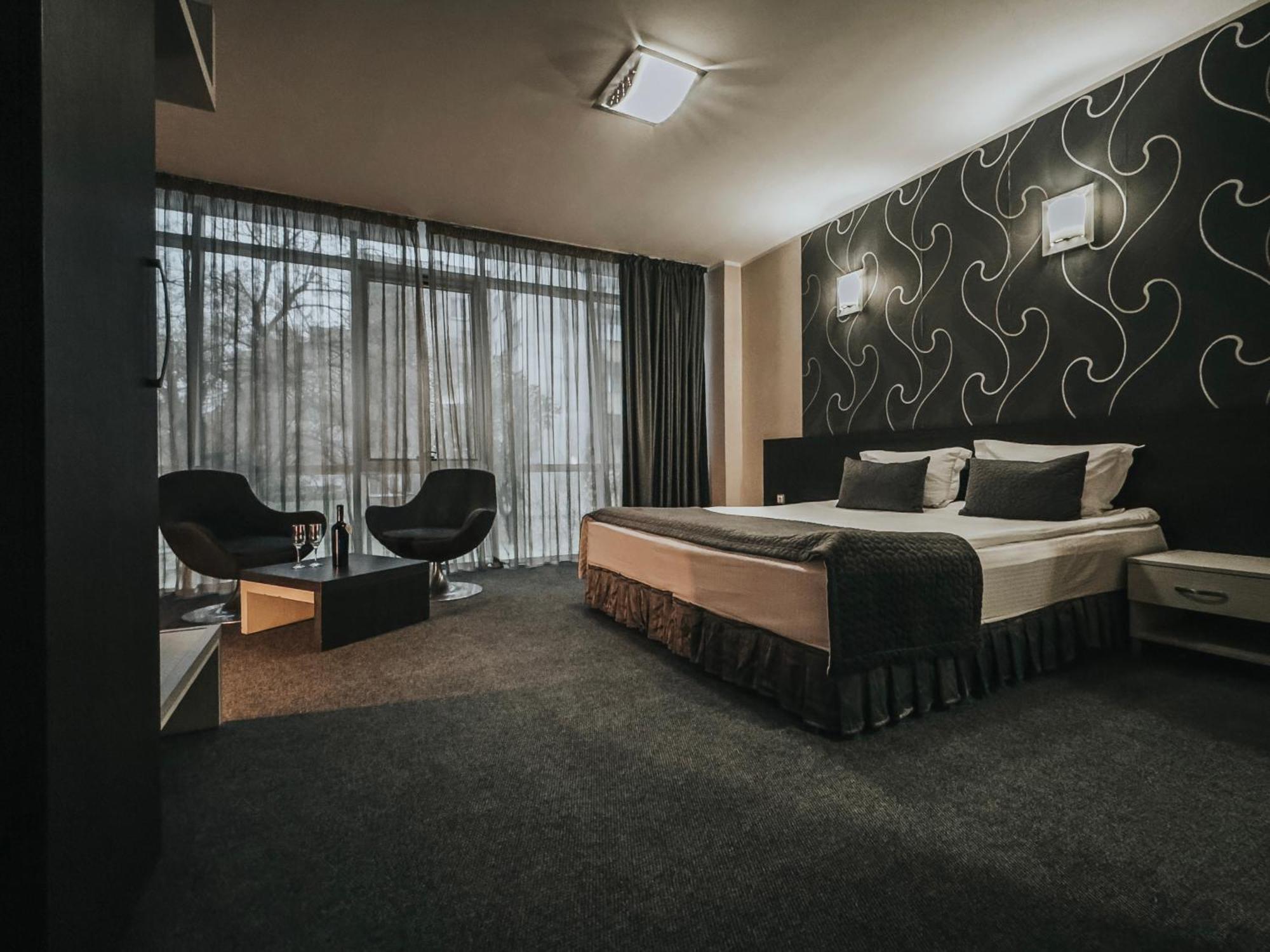 Hotel Noris Plovdiv Bagian luar foto
