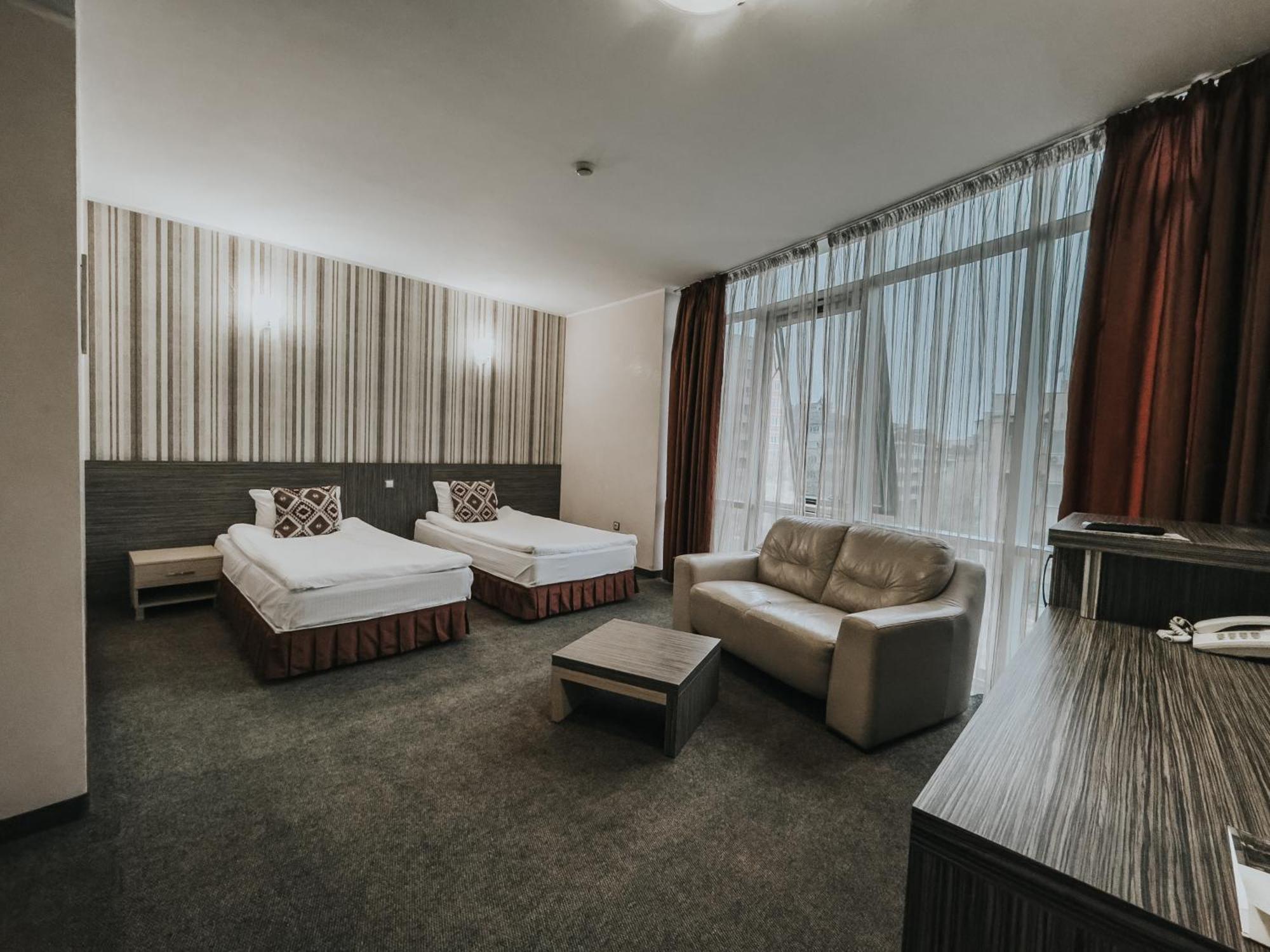 Hotel Noris Plovdiv Bagian luar foto