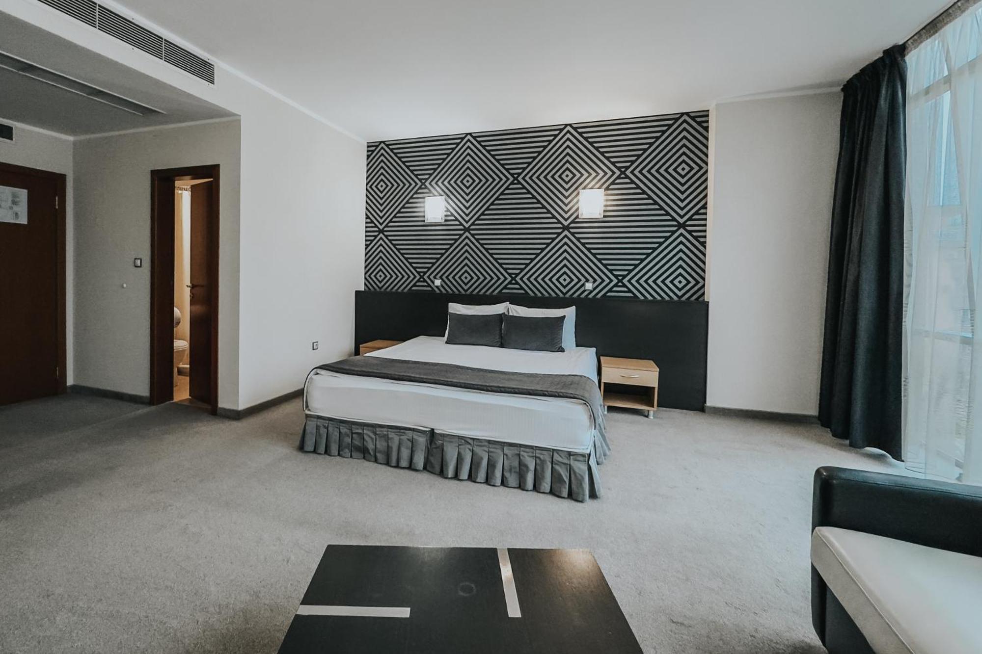 Hotel Noris Plovdiv Bagian luar foto