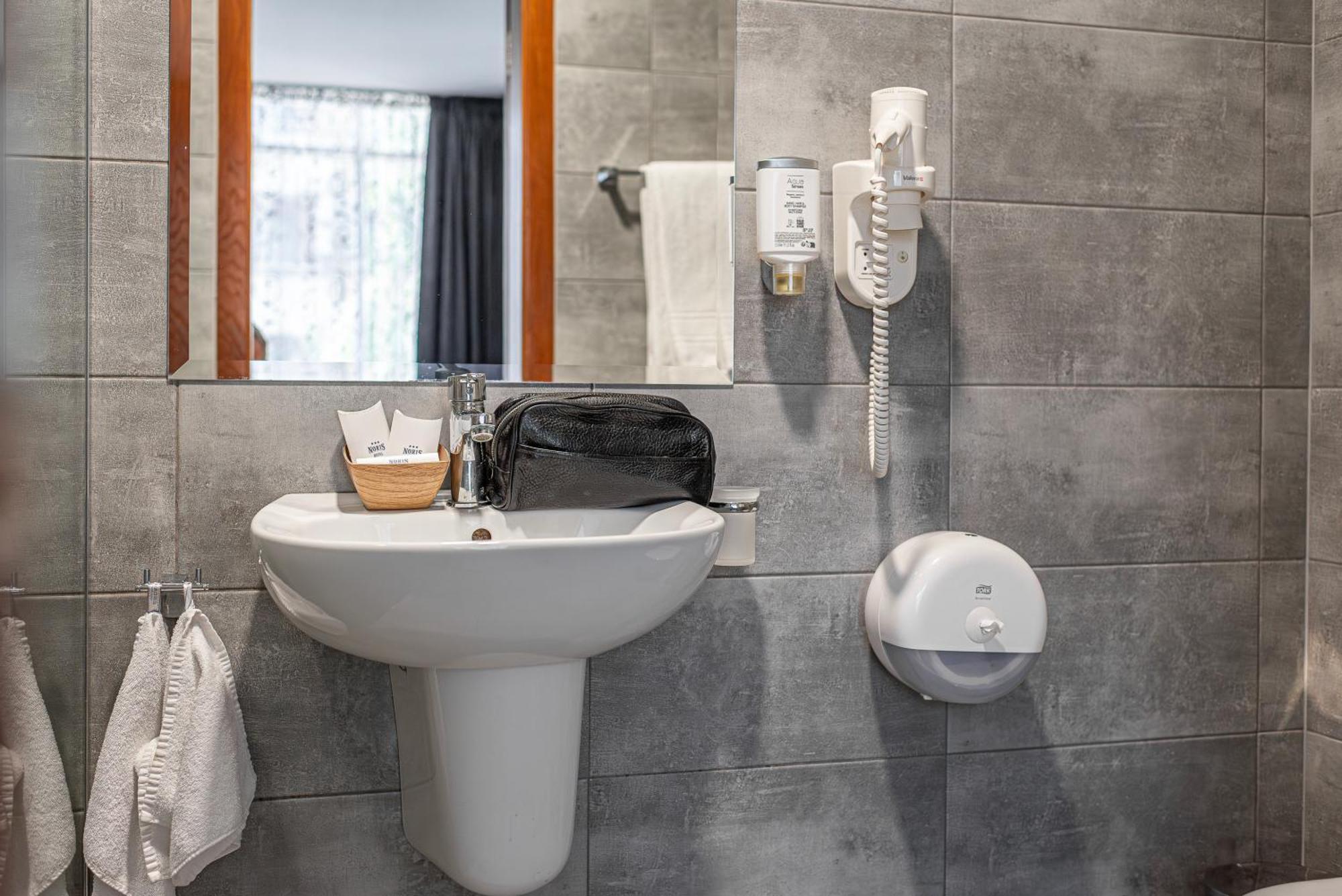 Hotel Noris Plovdiv Bagian luar foto