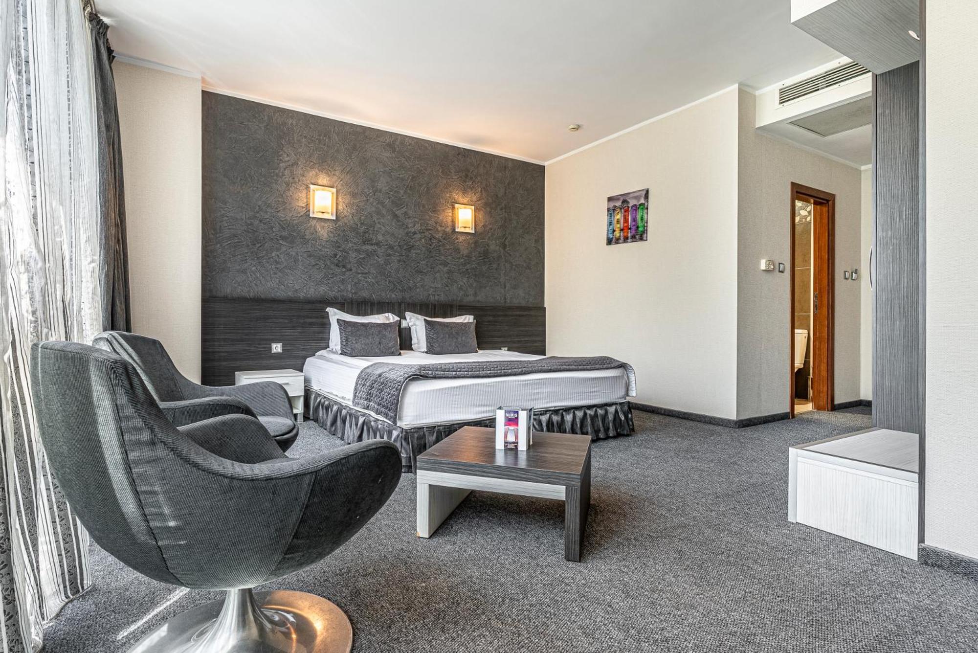 Hotel Noris Plovdiv Bagian luar foto